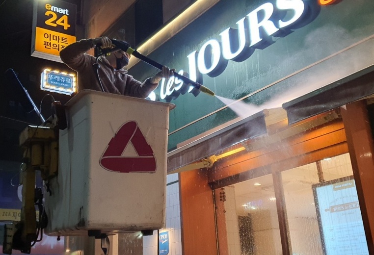 어닝 청소 작업 사례 1